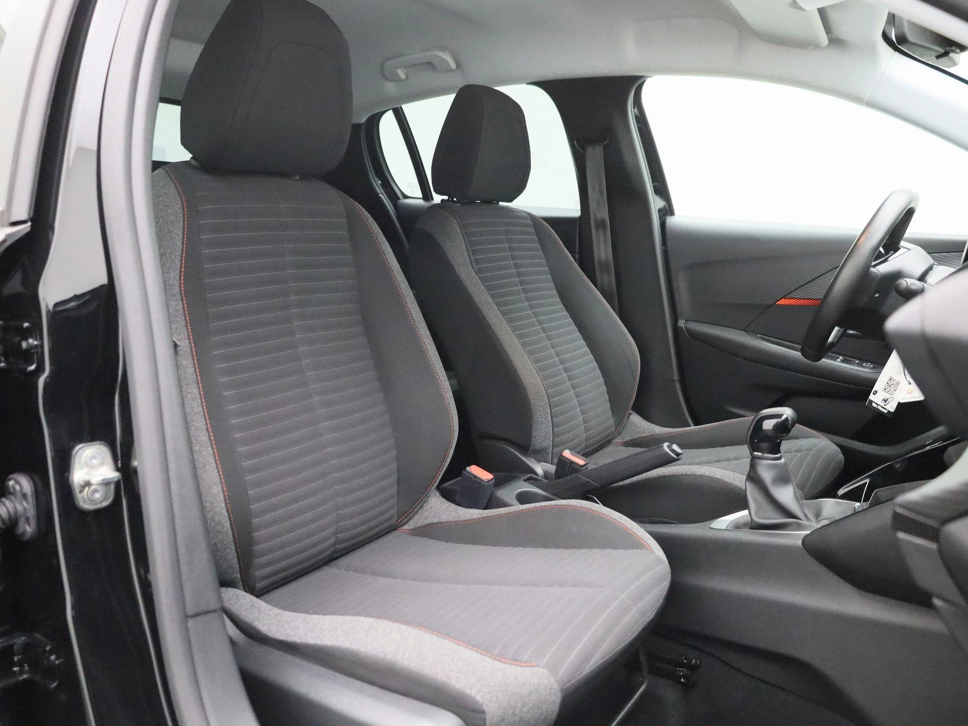 Peugeot-208-image-32