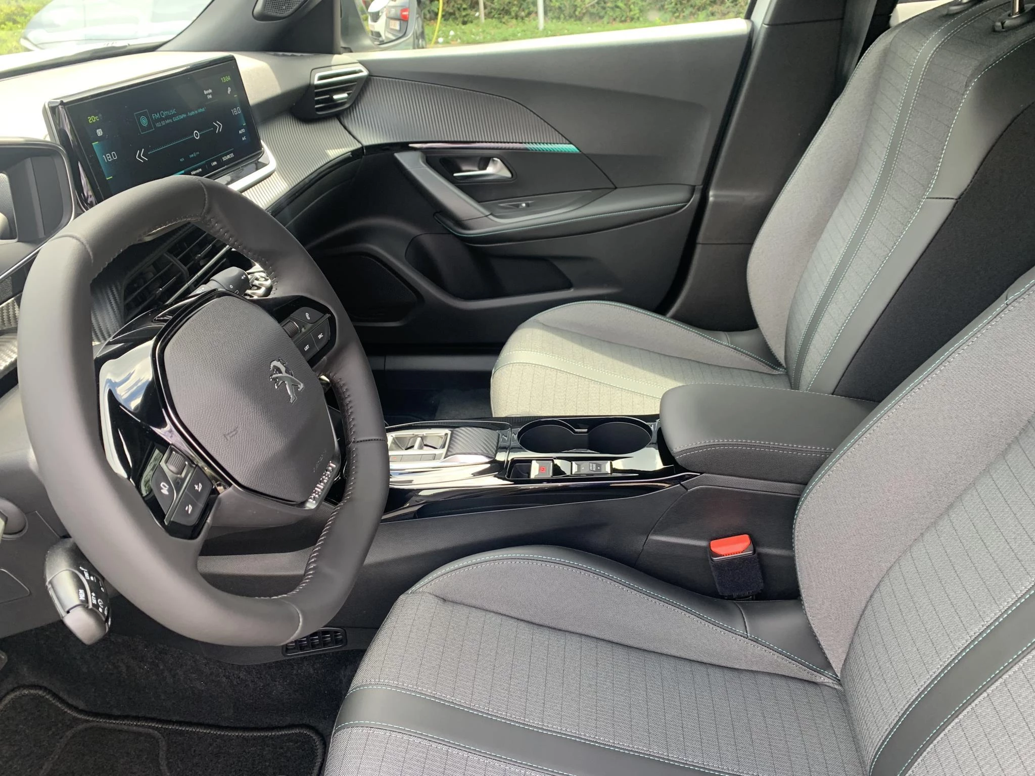 Peugeot-e-2008-image-6