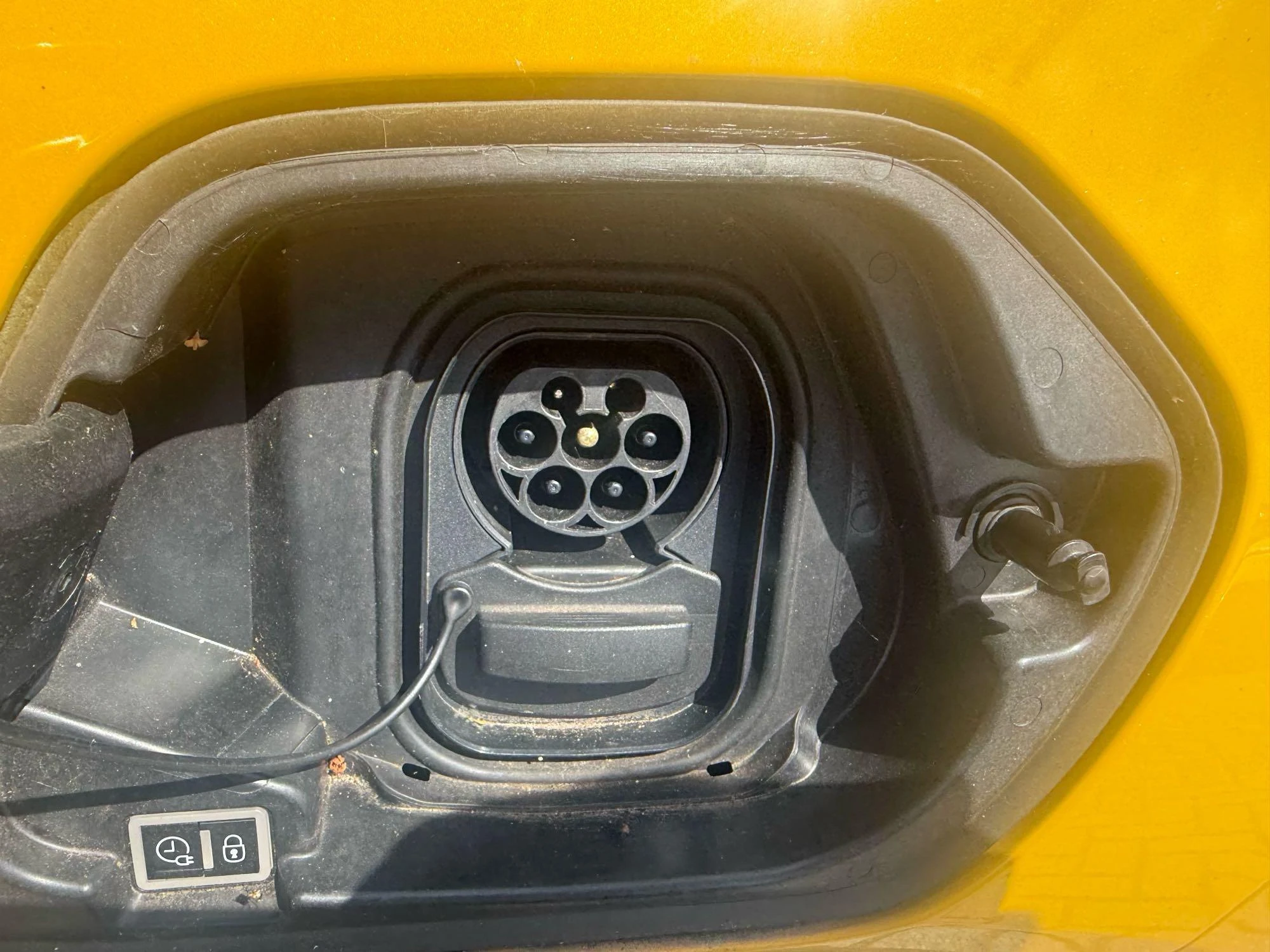 Peugeot-e-208-image-18