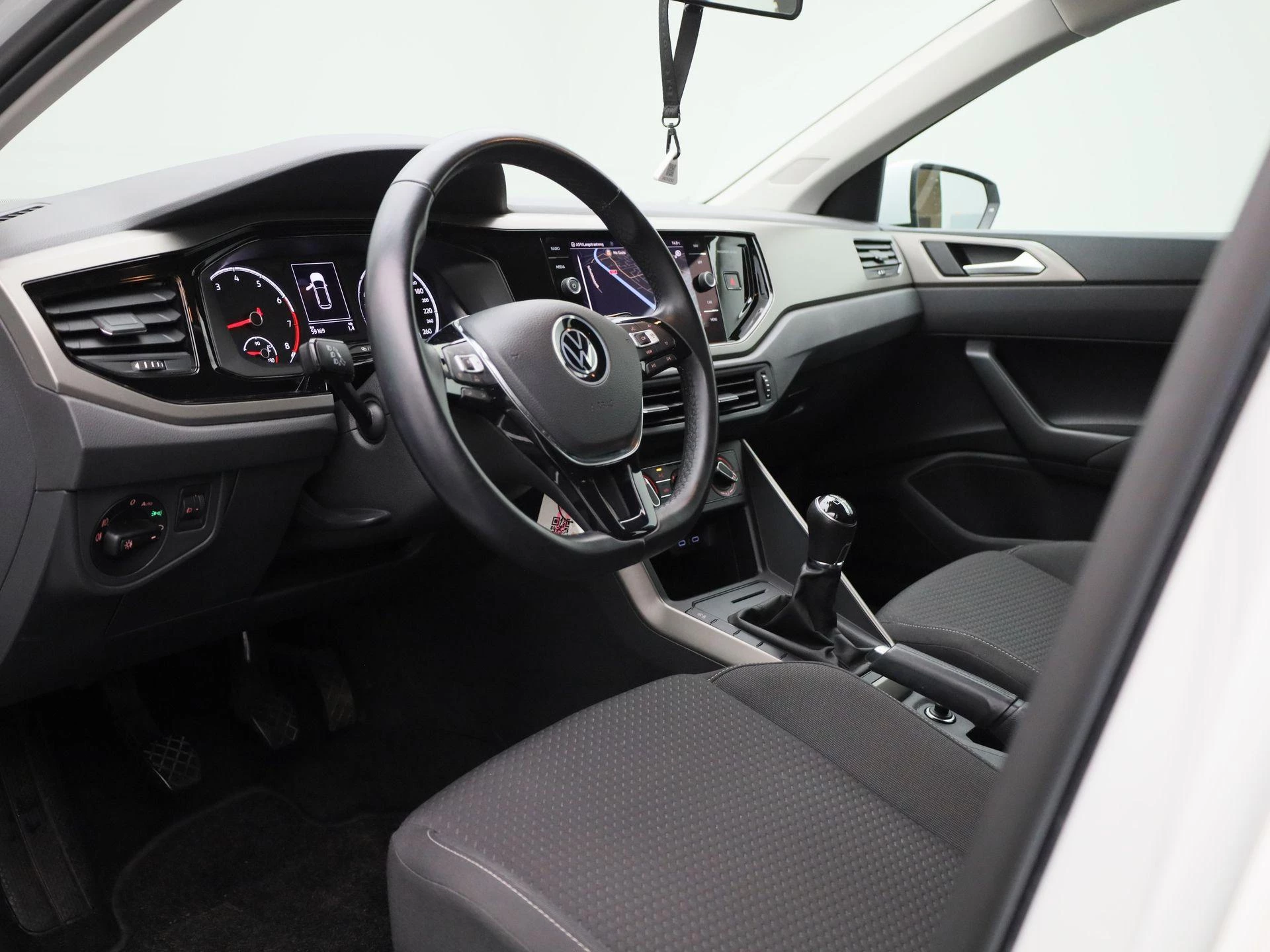 Volkswagen-Polo-image-26