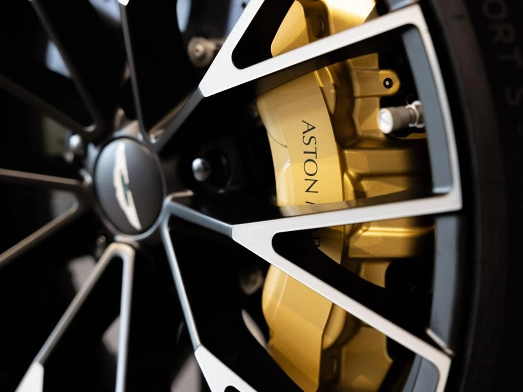 Aston Martin-DB12-image-23