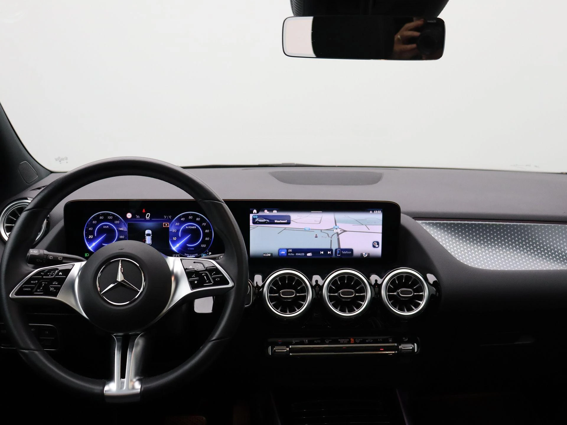 Mercedes-Benz-EQA-image-17