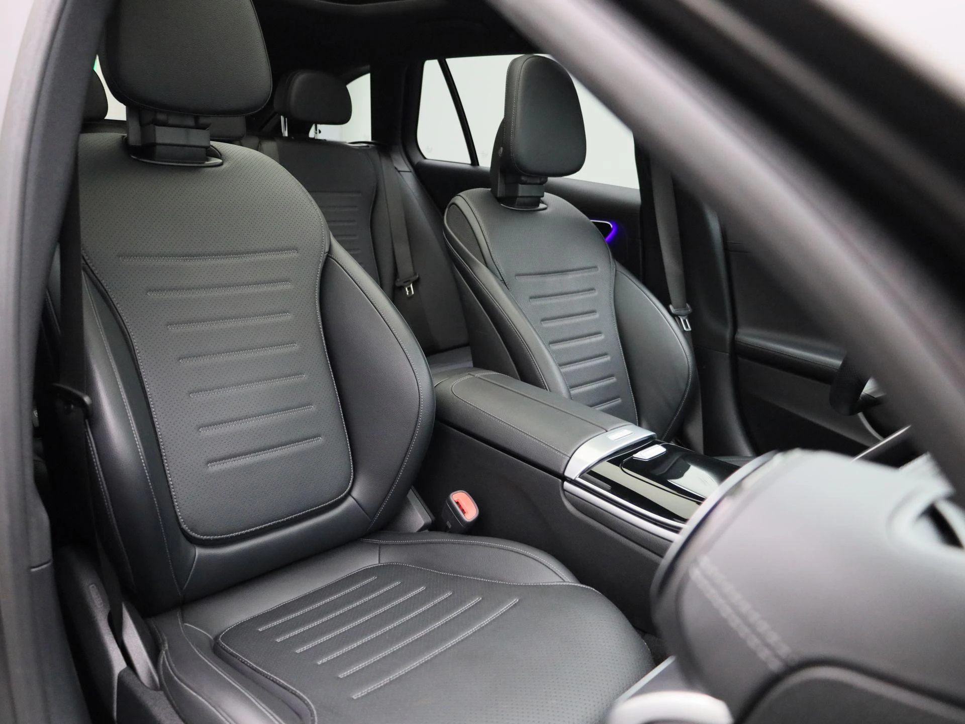 Mercedes-Benz-C-Klasse-image-45