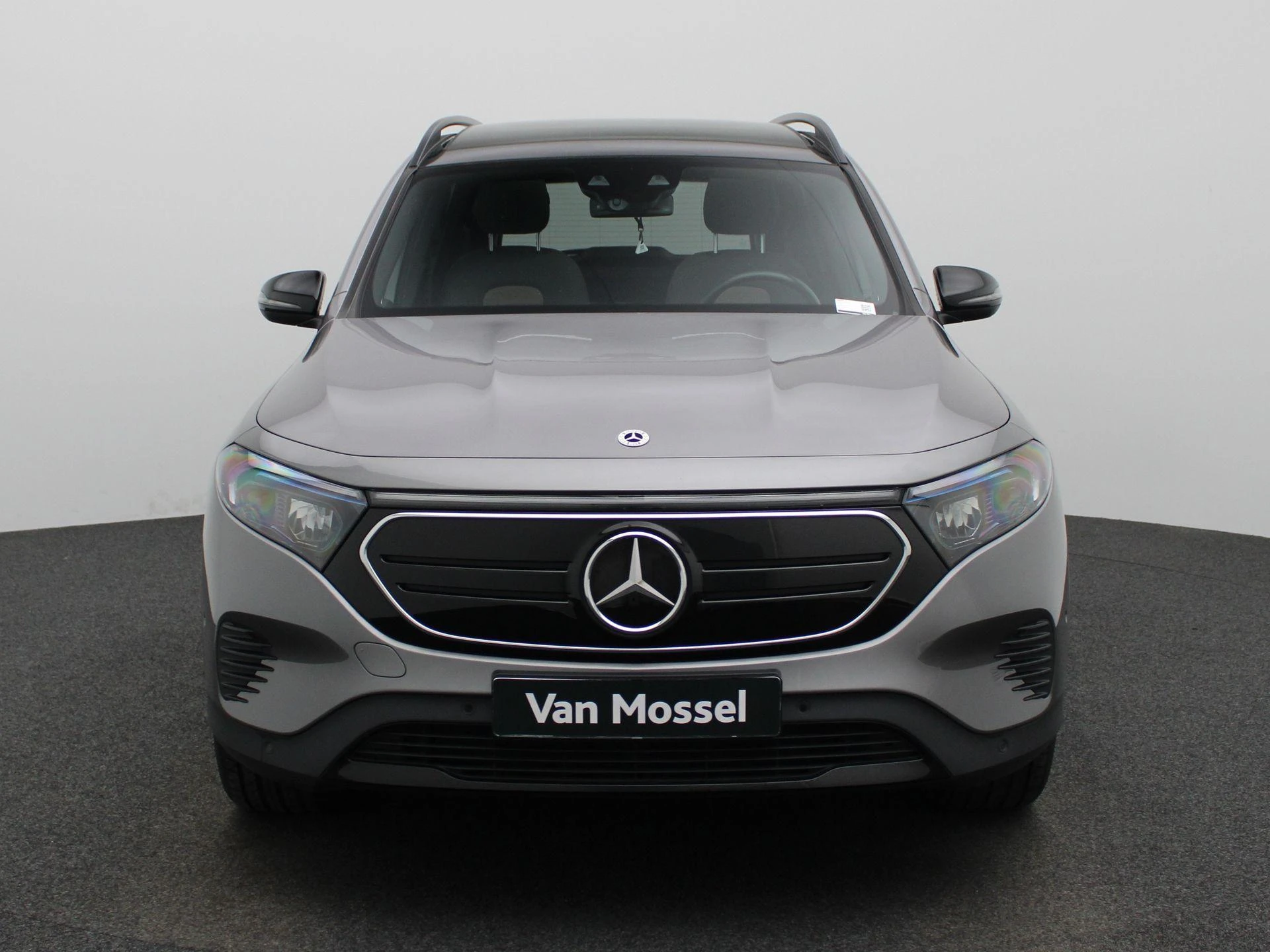 Mercedes-Benz-EQB-image-2