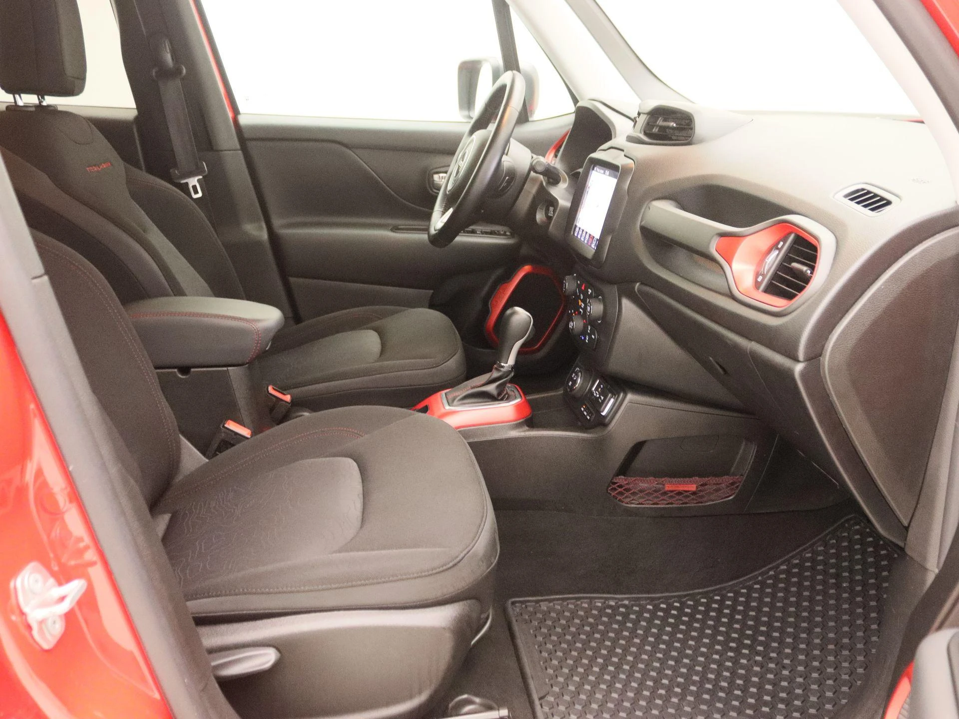Jeep-Renegade-image-23