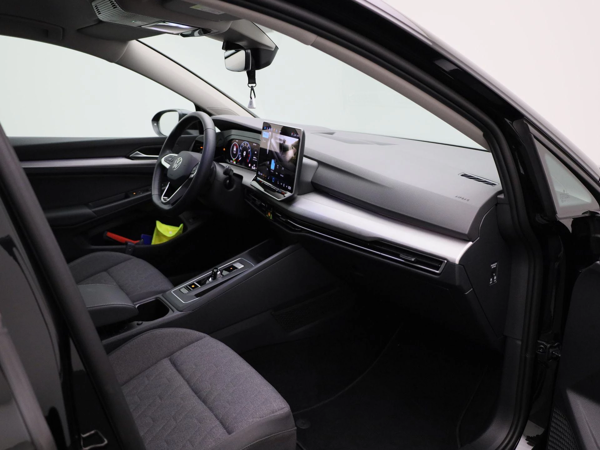 Volkswagen-Golf-image-29