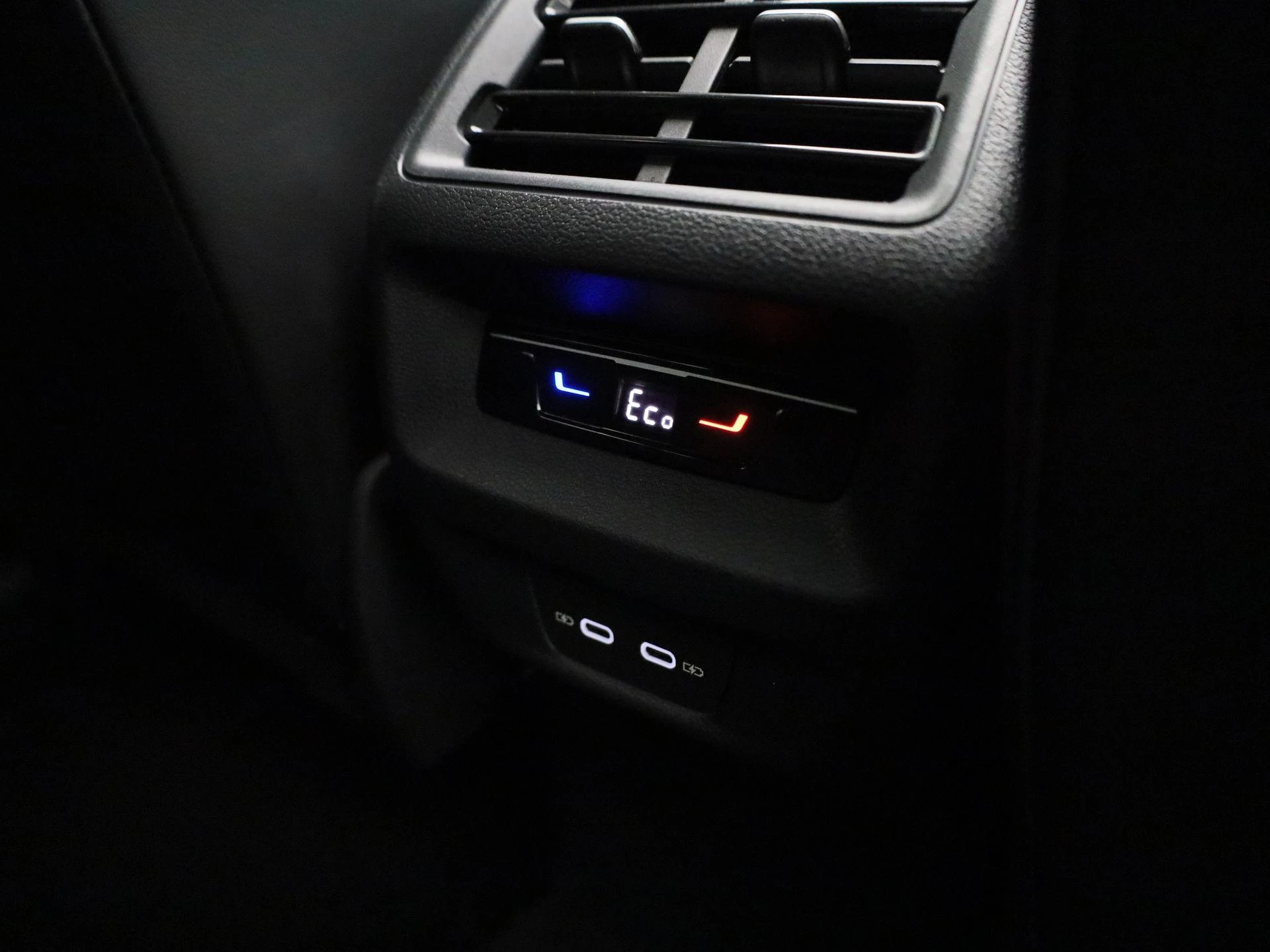 Volkswagen-Tiguan-image-51