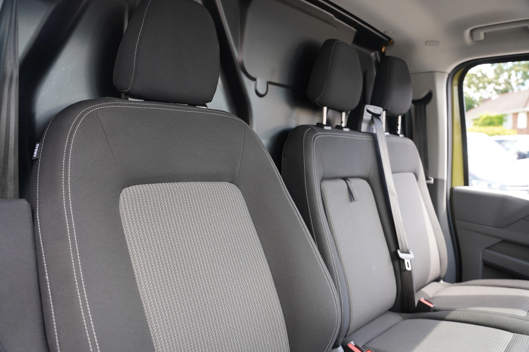 Volkswagen-Transporter-image-8