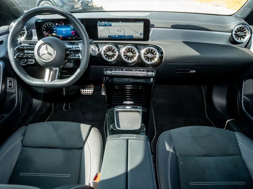 Mercedes-Benz-CLA 200-image-13