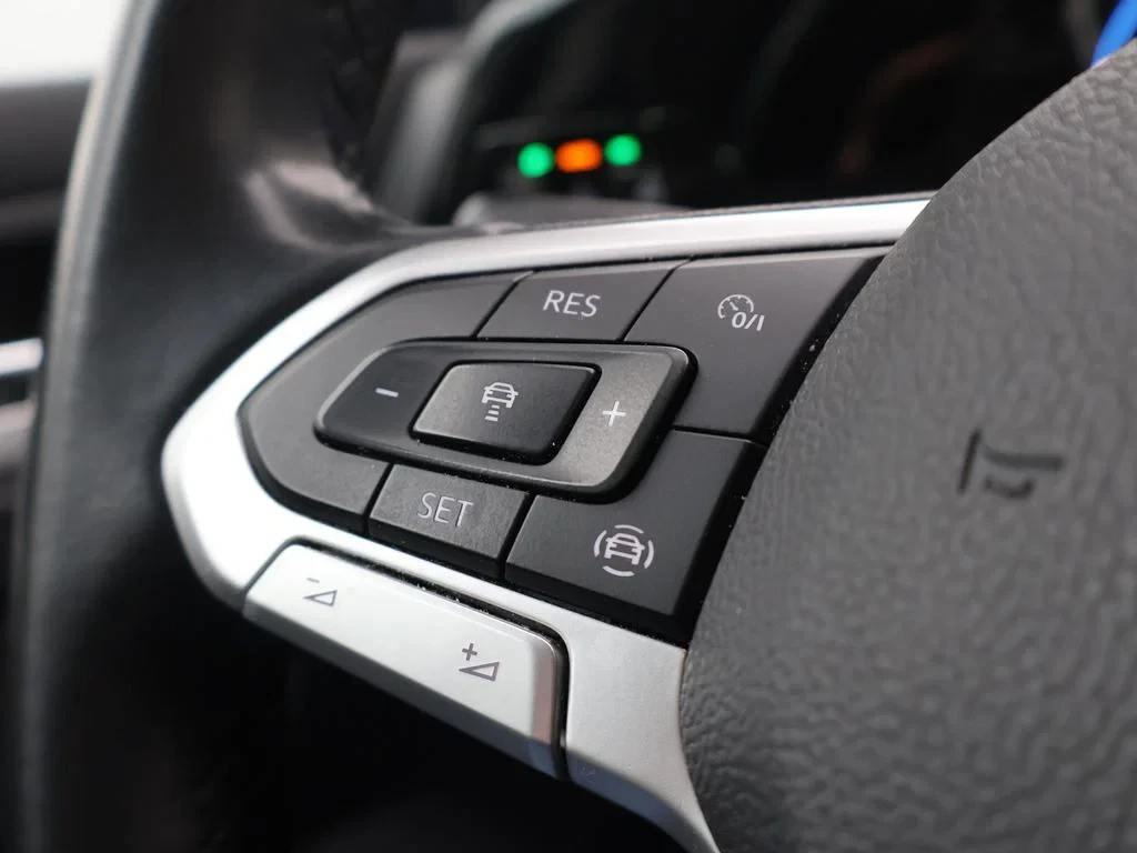 Volkswagen-Golf-image-17