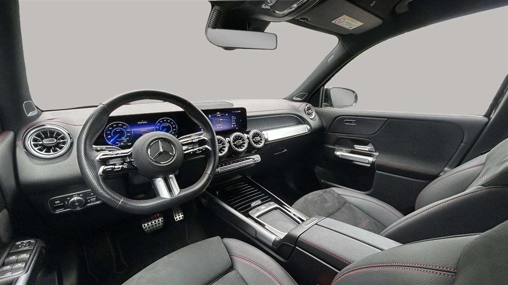 Mercedes-Benz-EQB-image-11