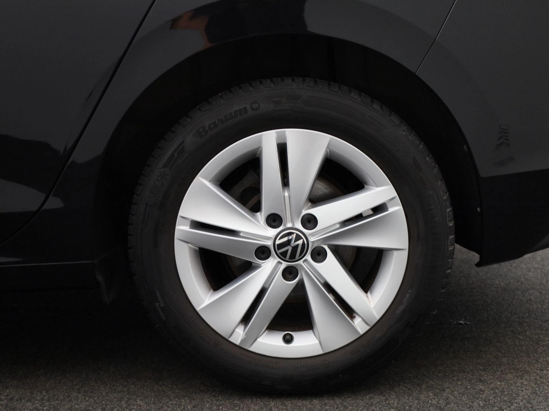 Volkswagen-Golf-image-12