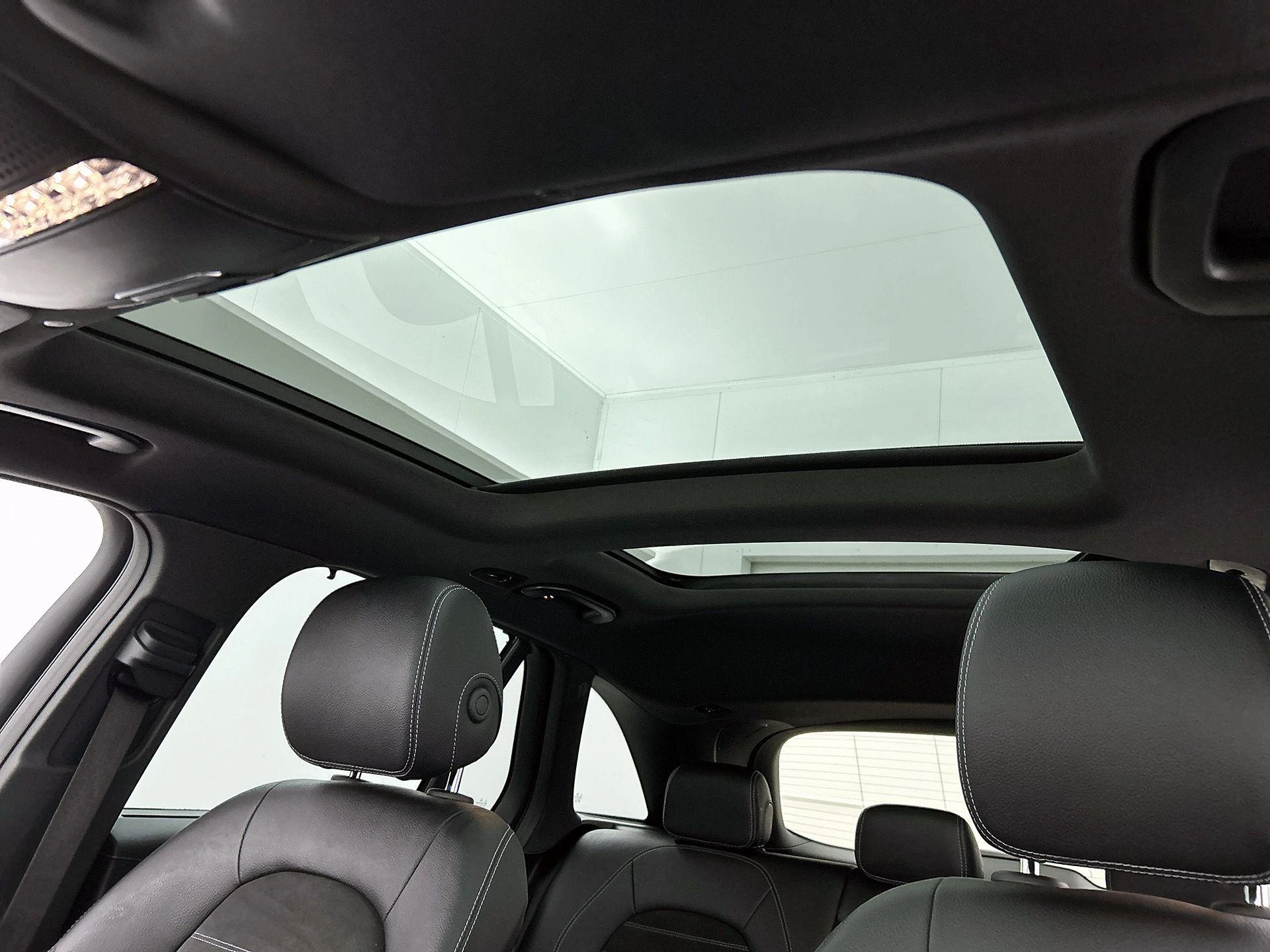 Mercedes-Benz-GLC-image-34