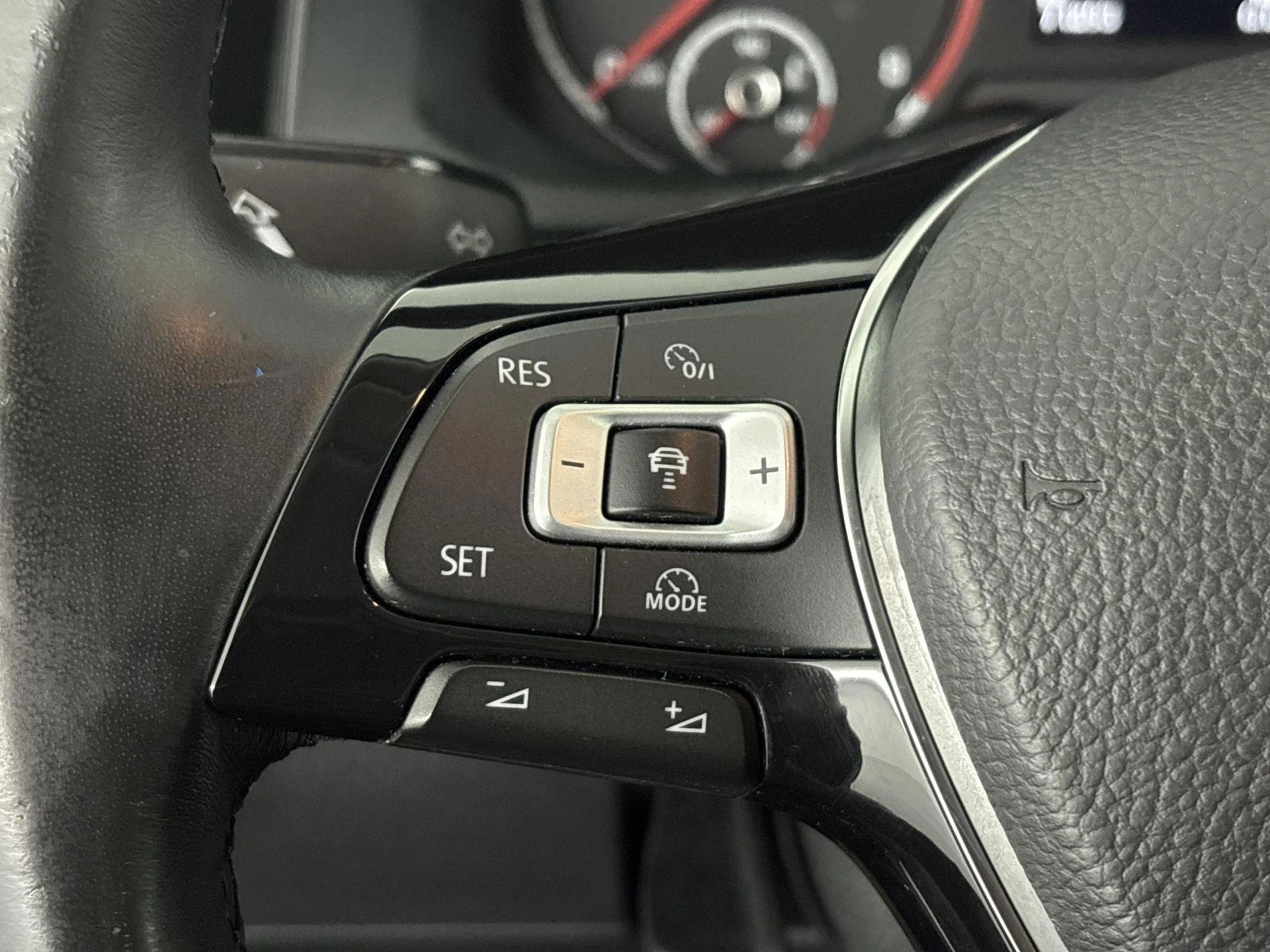 Volkswagen-Polo-image-5