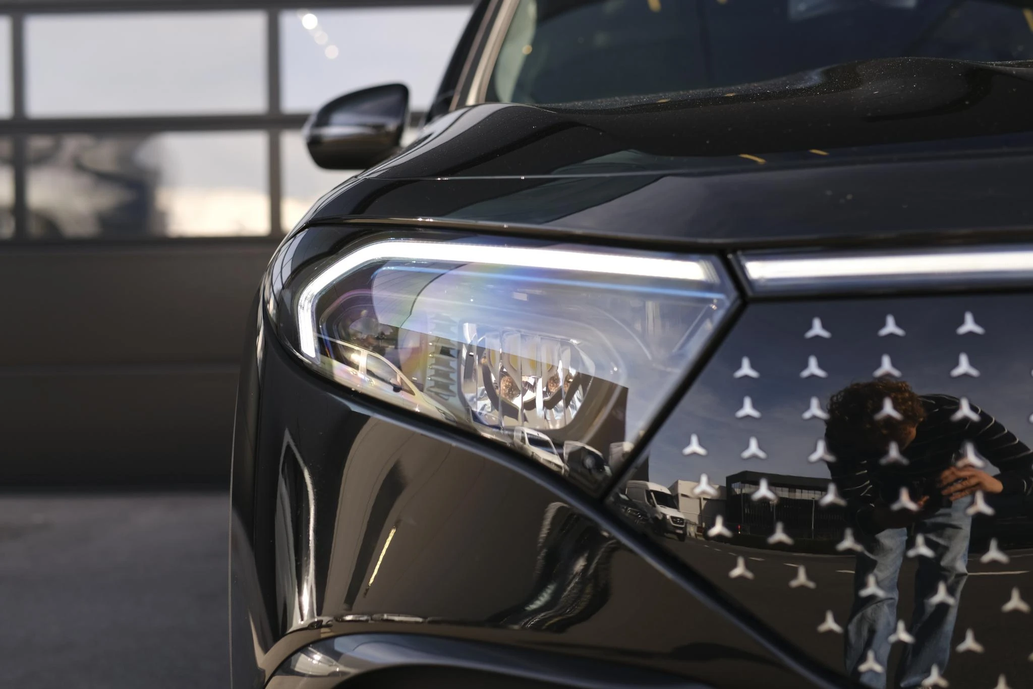 Mercedes-Benz-EQB-image-10