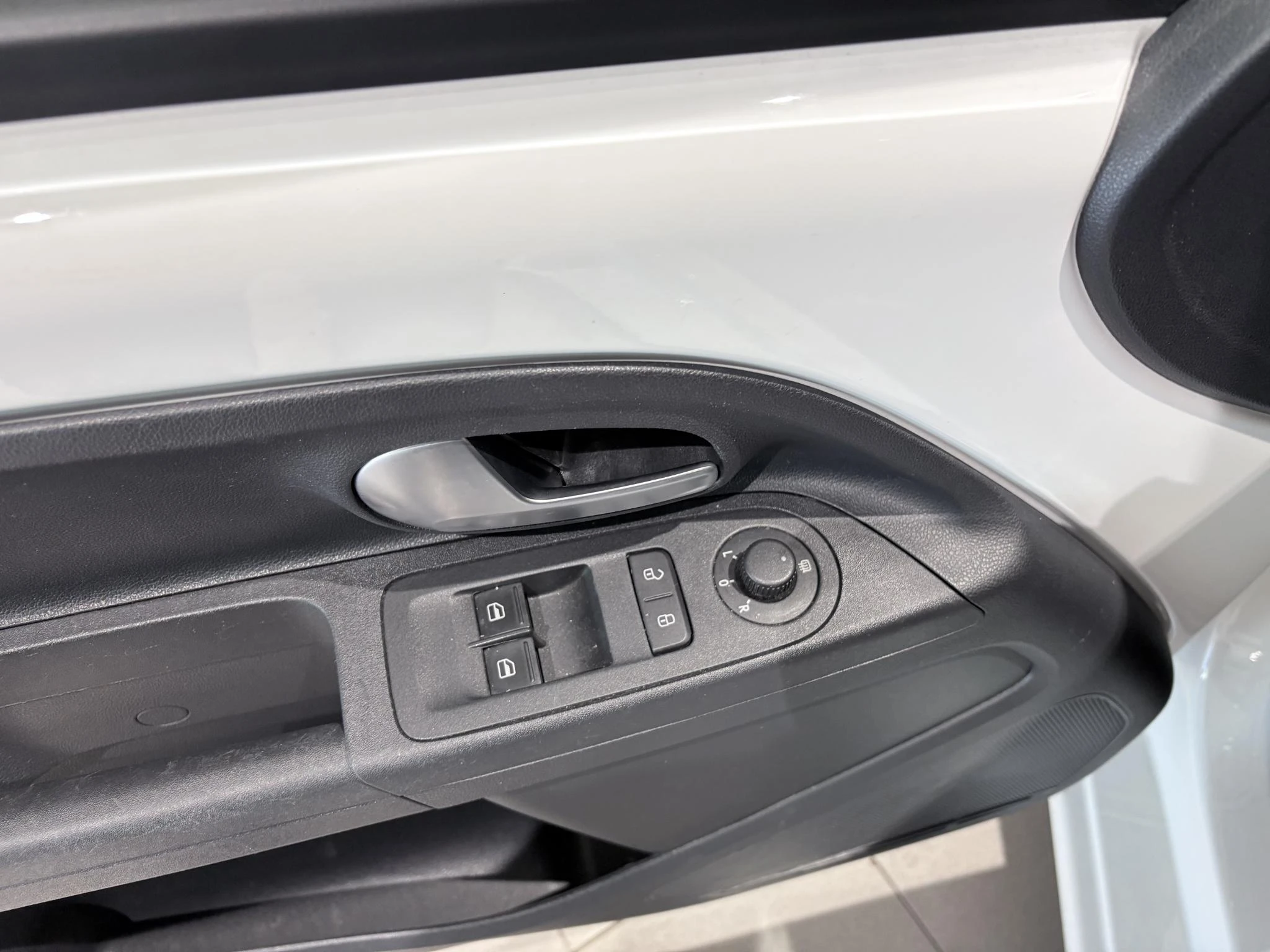 Volkswagen-up!-image-10