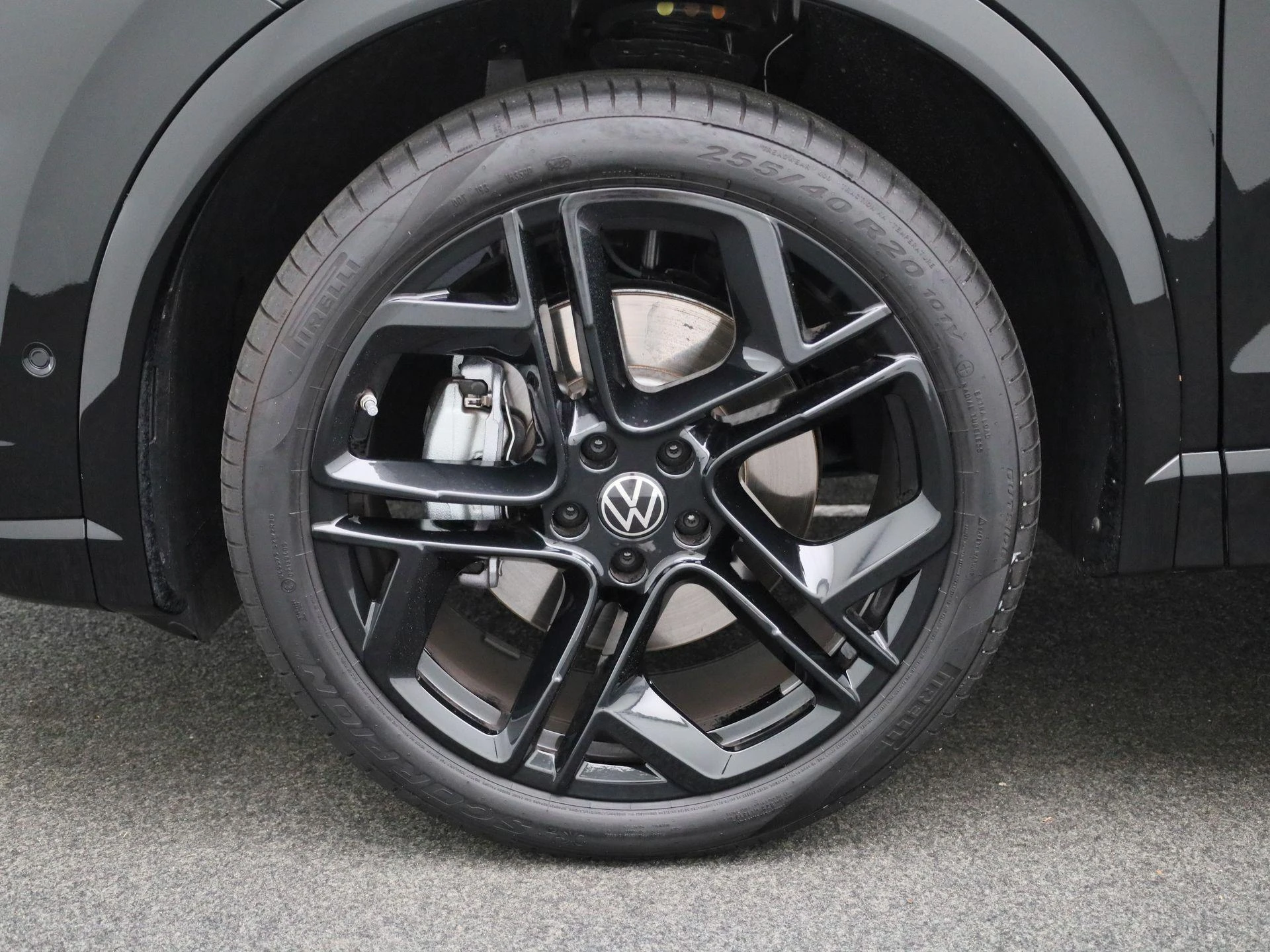 Volkswagen-Tiguan-image-14