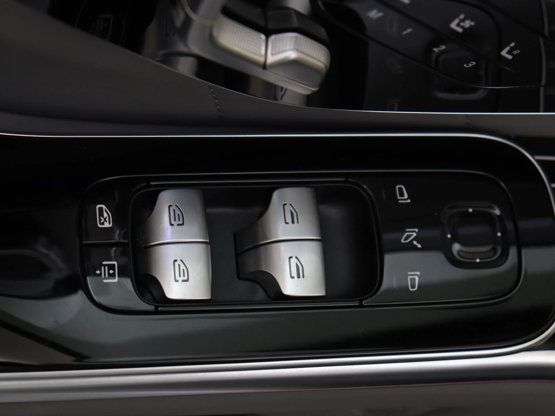 Mercedes-Benz-S-Klasse-image-26