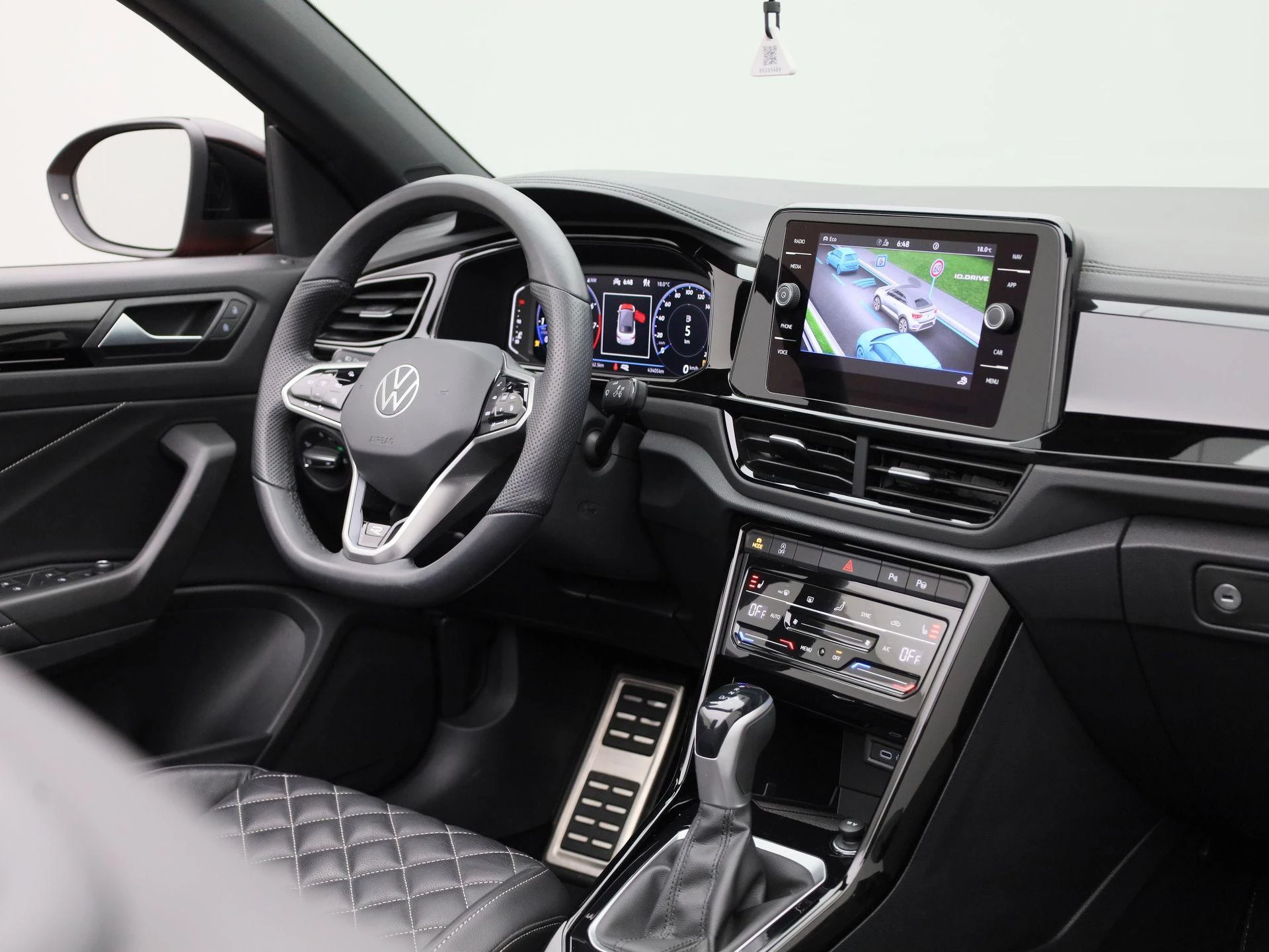 Volkswagen-T-Roc-image-38