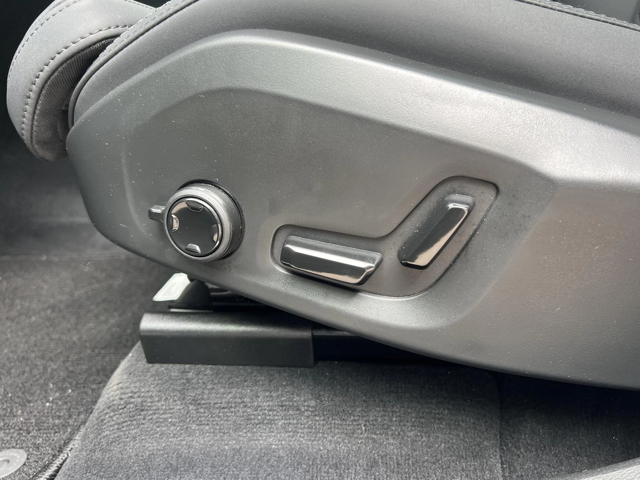 Volvo XC60 T6 Plug-in hybrid AWD Ultra Dark Trekhaak Aut.