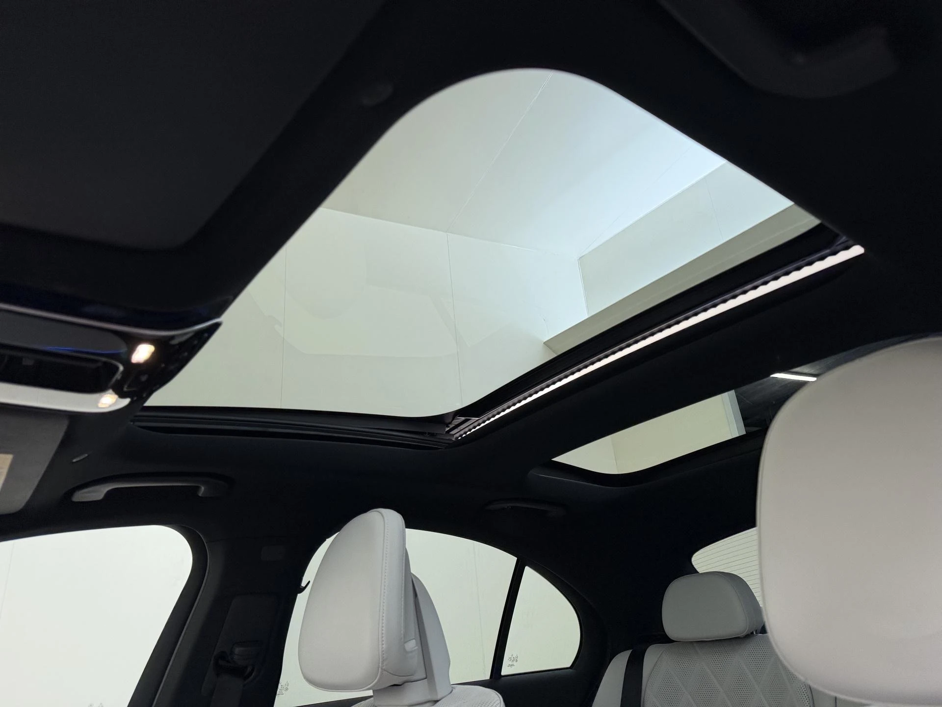 Mercedes-Benz-E-Klasse-image-26