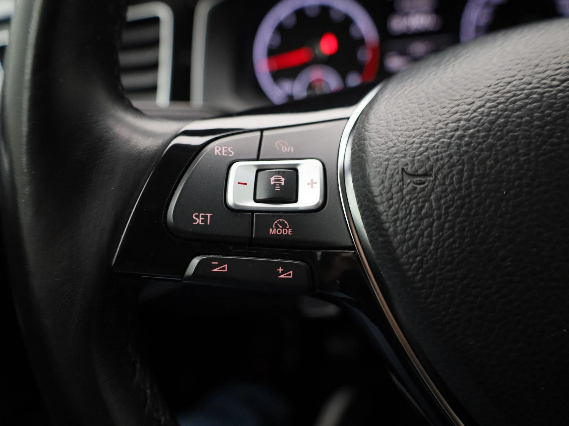 Volkswagen-Polo-image-16