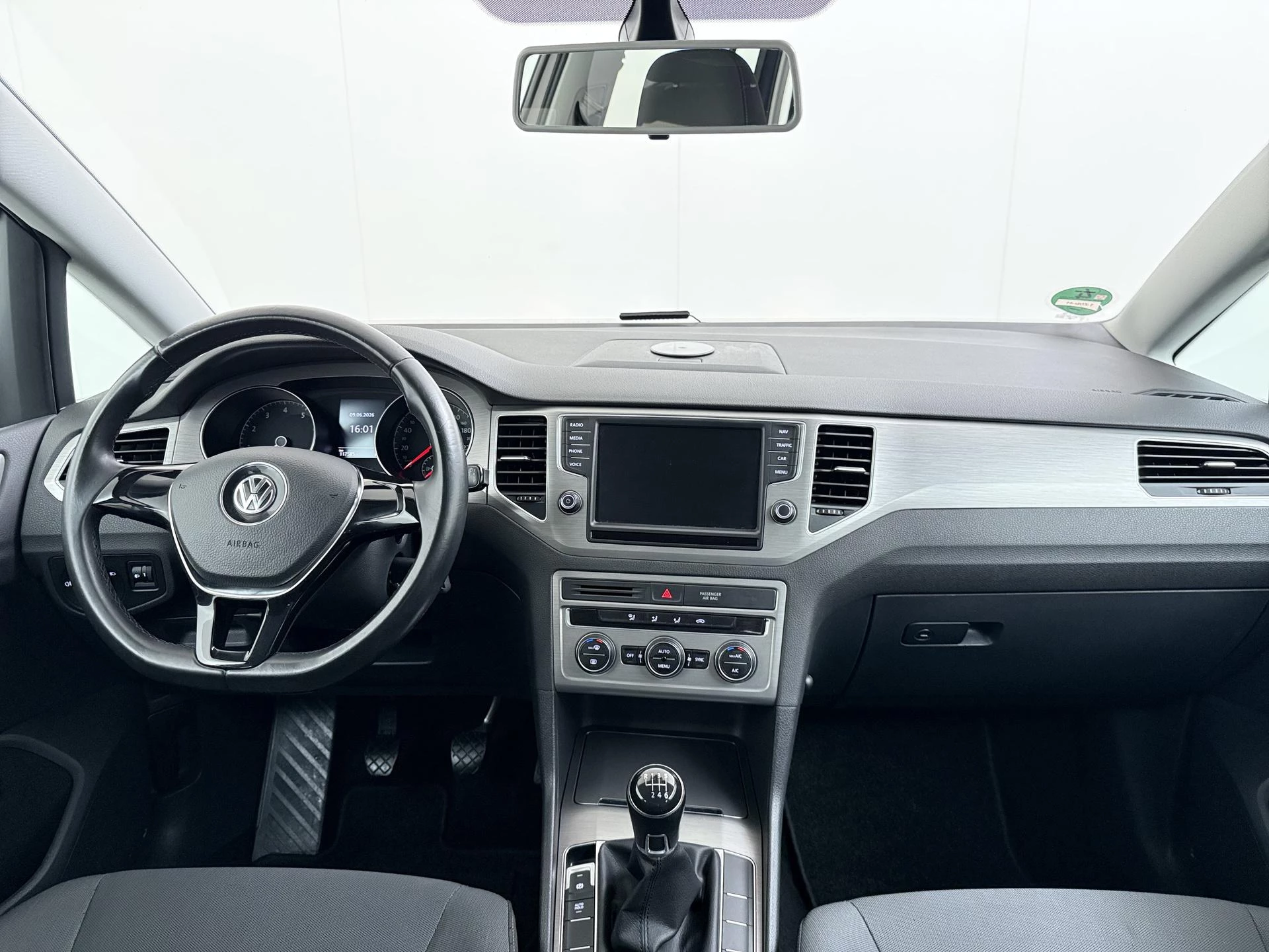 Volkswagen-Golf Sportsvan-image-12