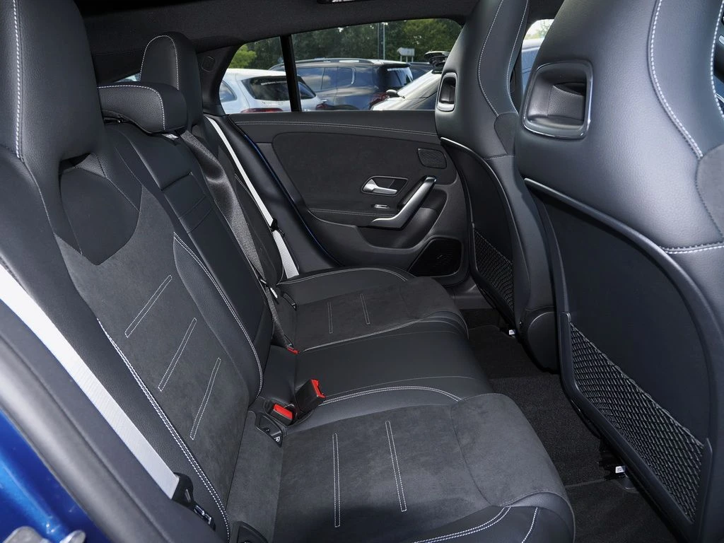 Mercedes-Benz-CLA 200-image-13