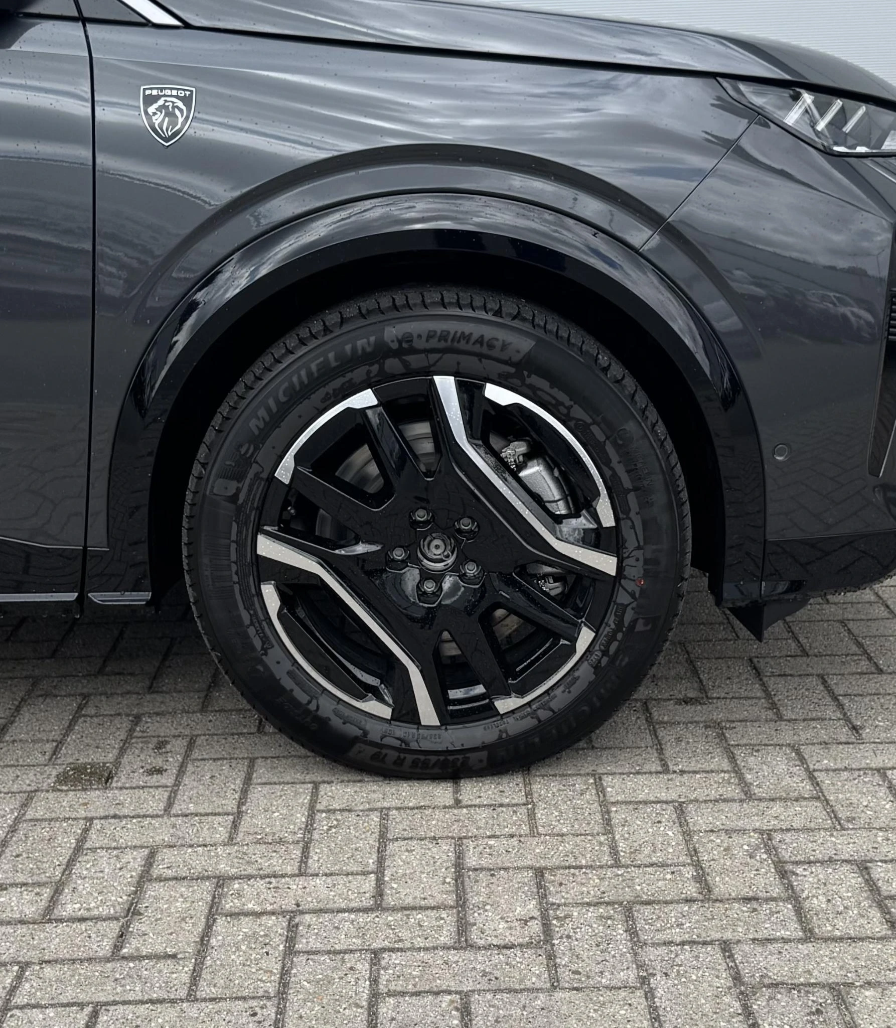 Peugeot-e-5008-image-8
