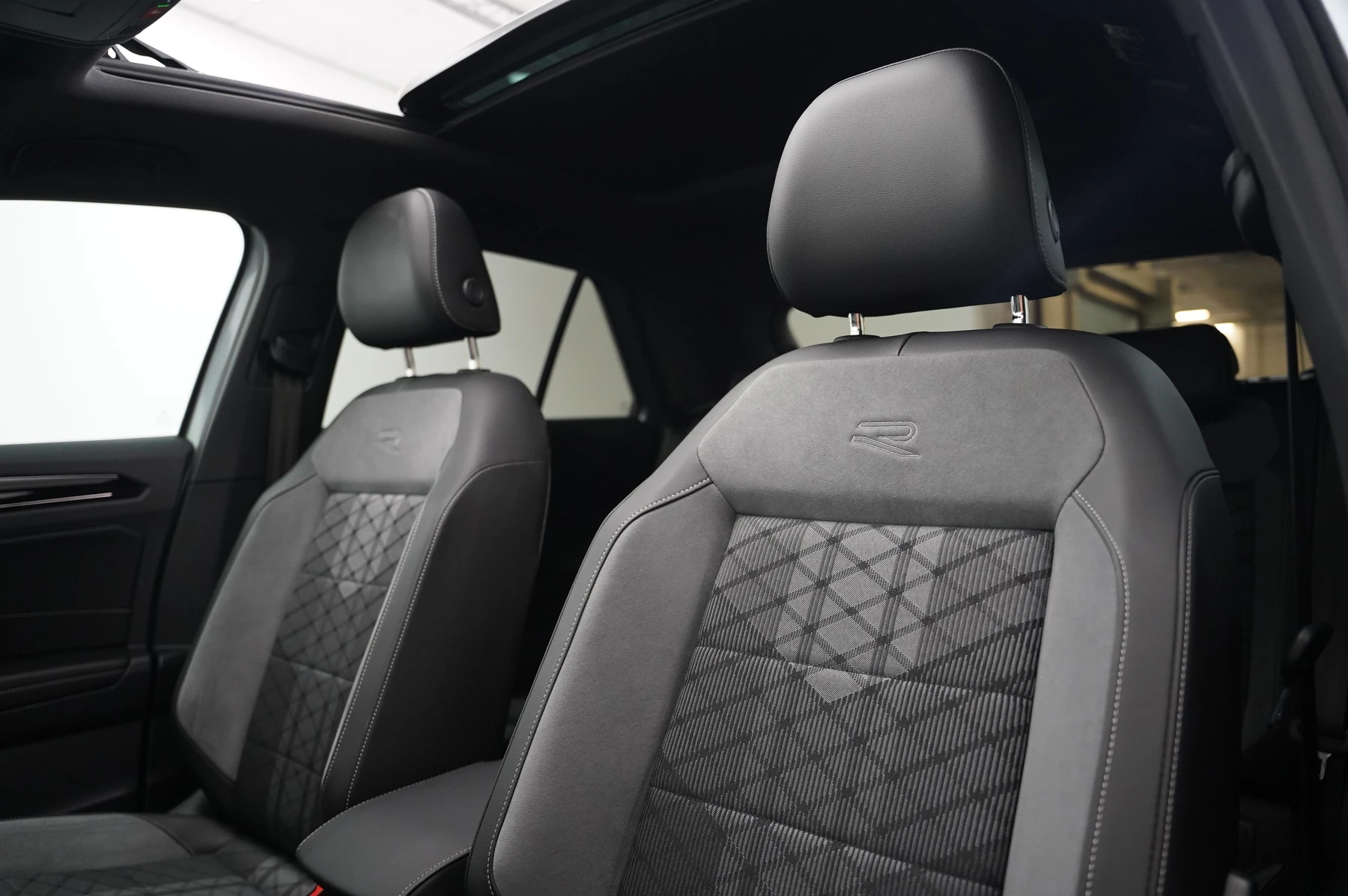 Volkswagen-T-Roc-image-9
