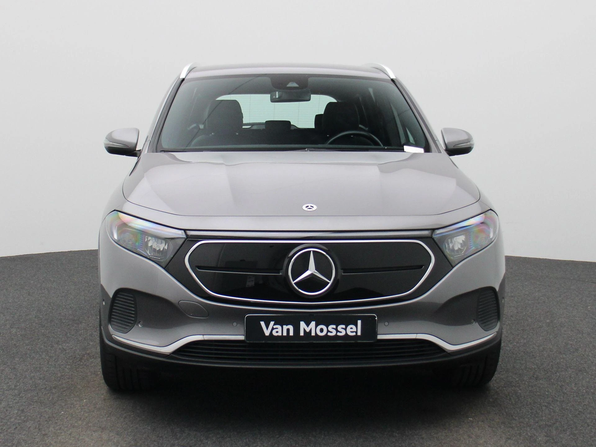 Mercedes-Benz-EQA-image-2