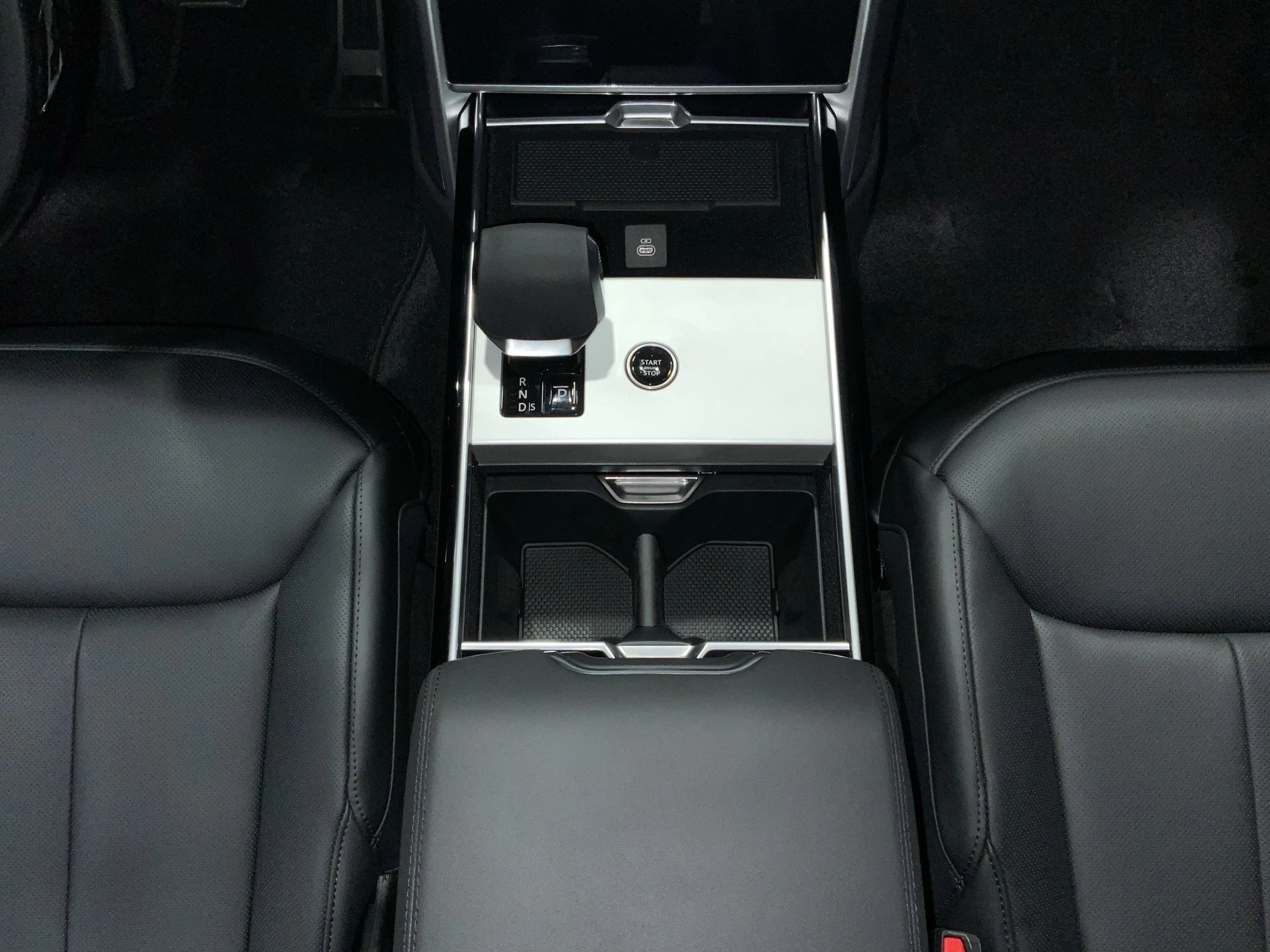 Land Rover-Range Rover-image-13