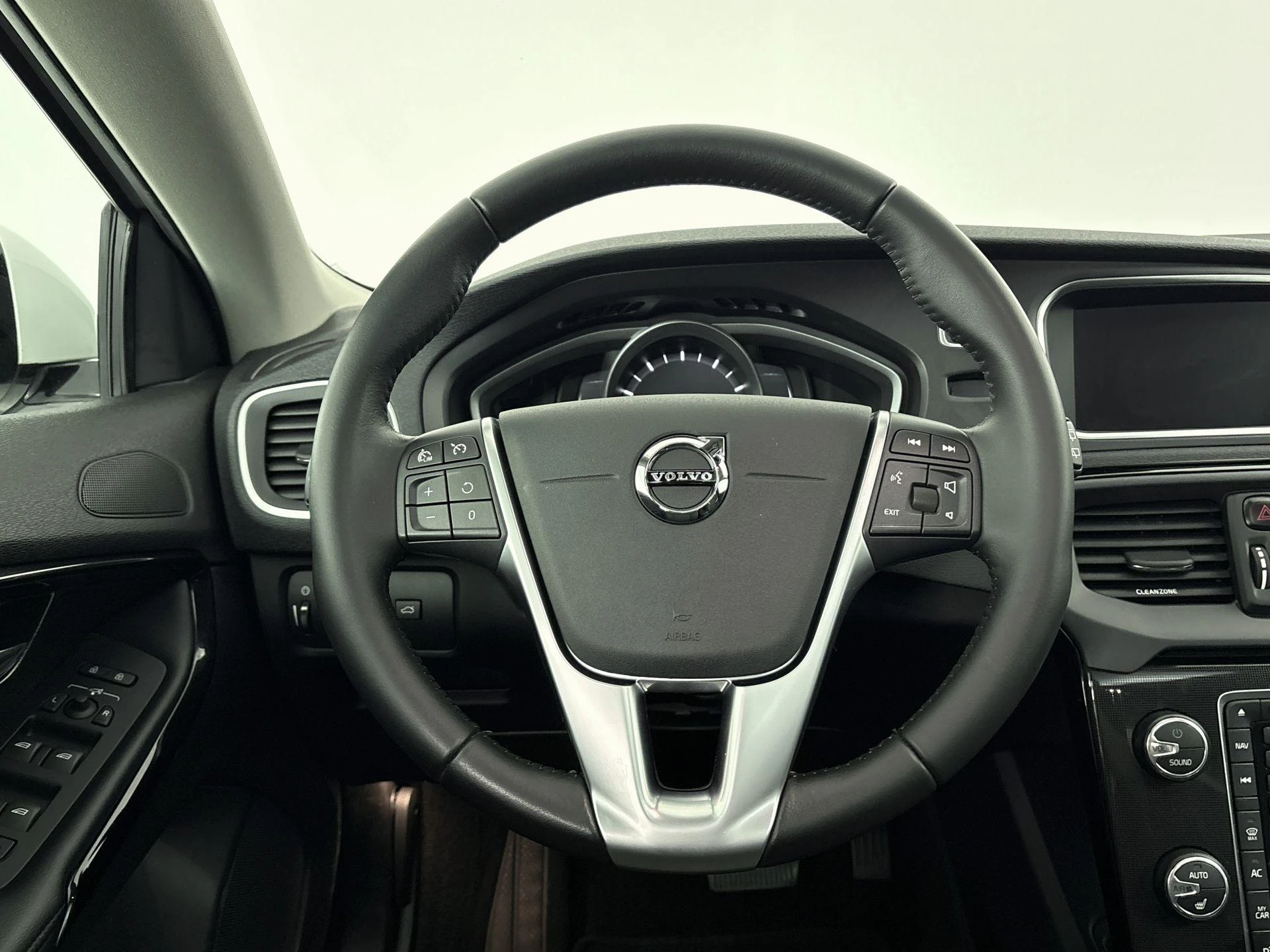 Volvo-V40-image-12