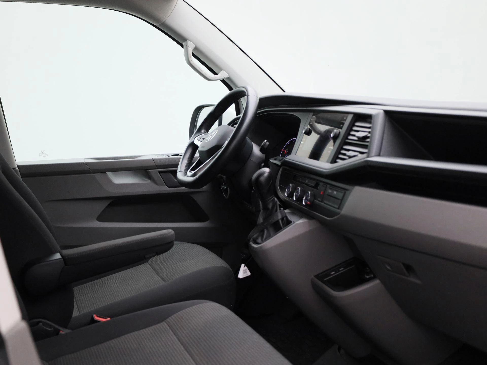 Volkswagen-Transporter-image-33