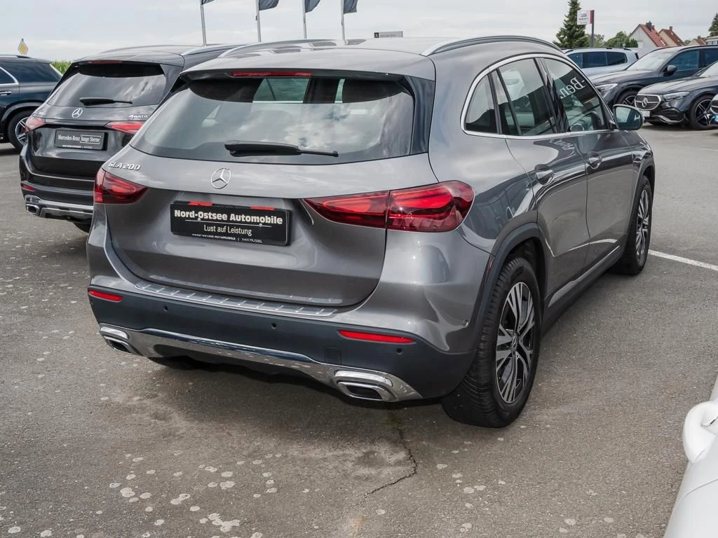 Mercedes-Benz-GLA 200-image-4