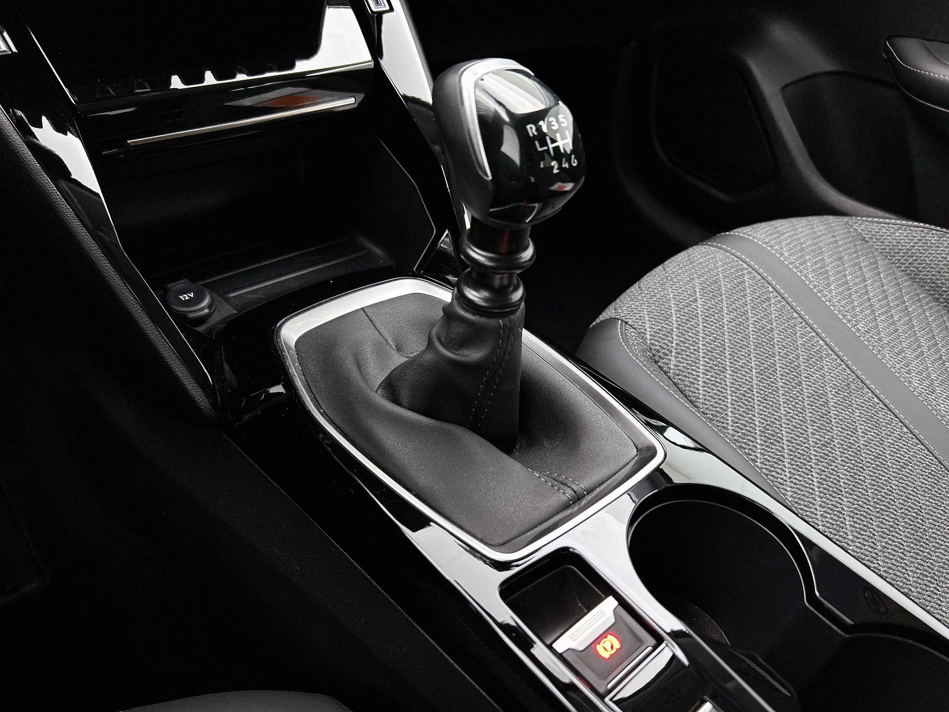 Peugeot-208-image-11