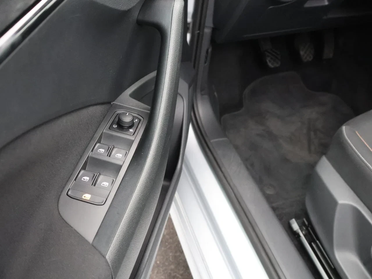 Škoda Kamiq SKODA Kamiq 1.0TSI 95PK *VIRTUAL COCKPIT*CRUISE CONTROL*APP-CONNECT*AIRCO*PDC ACHTER*...*