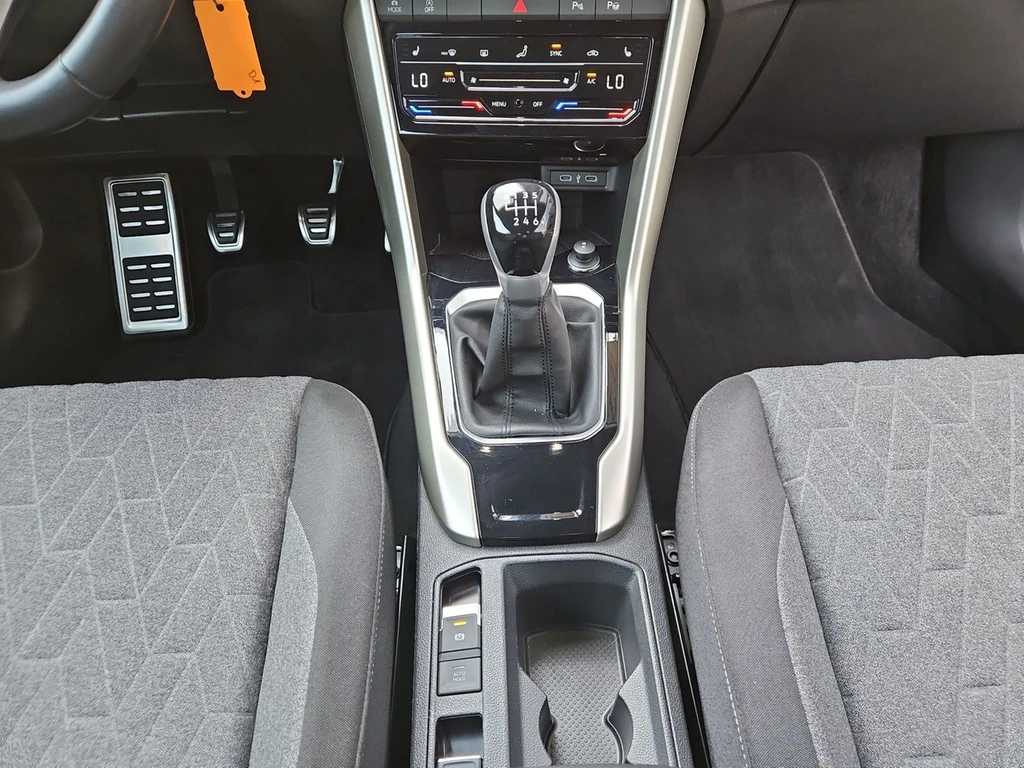Volkswagen-T-Roc-image-8