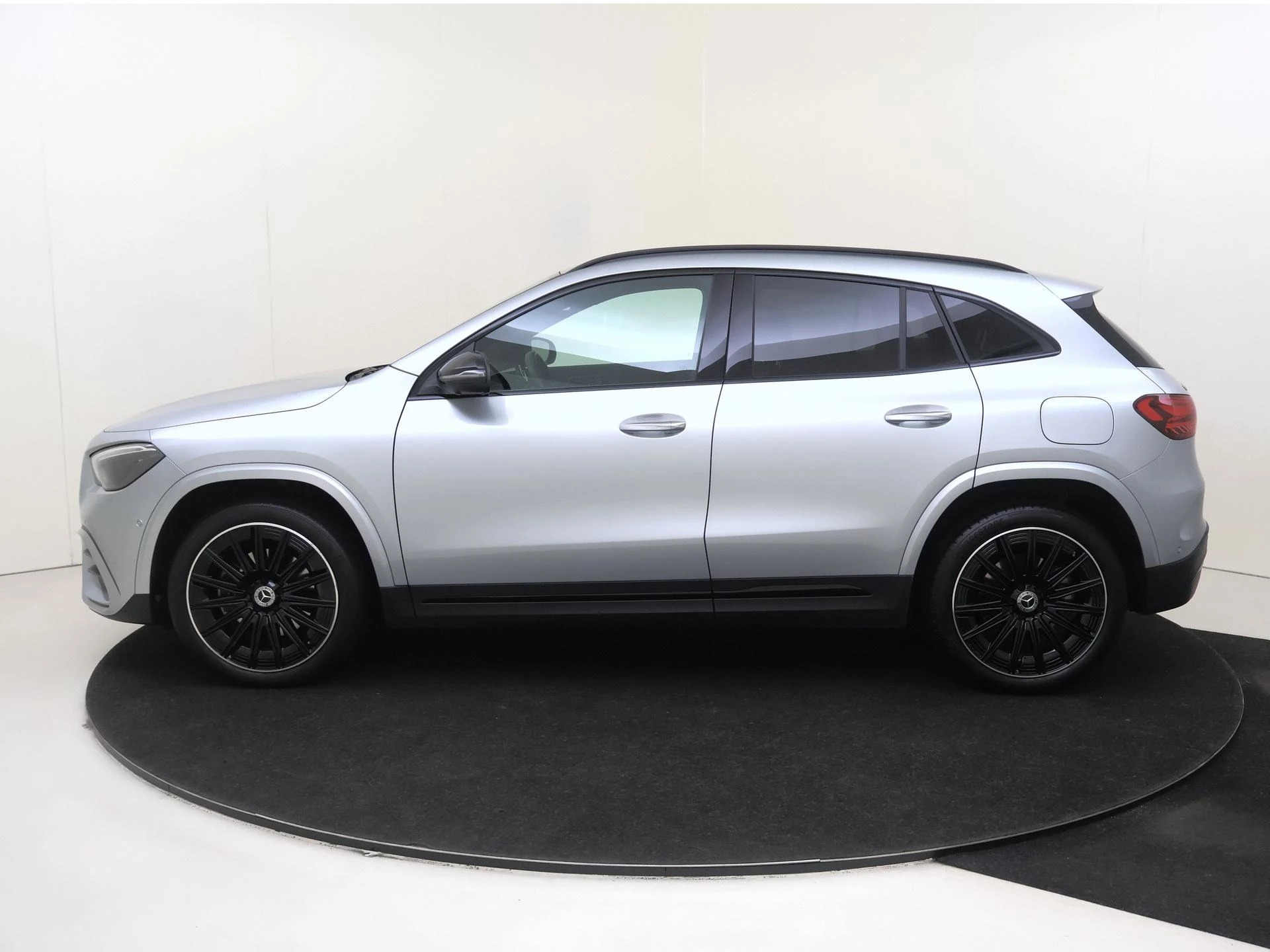Mercedes-Benz-GLA-image-7