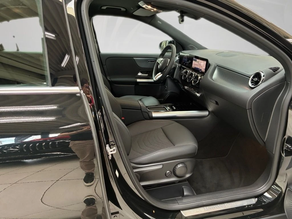 Mercedes-Benz-GLA 200 d-image-15