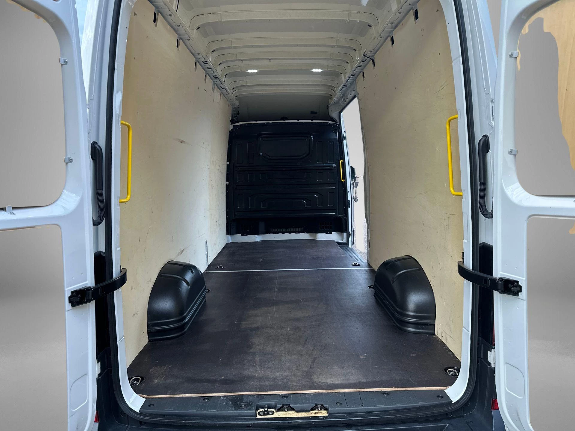 Volkswagen-Crafter-image-18