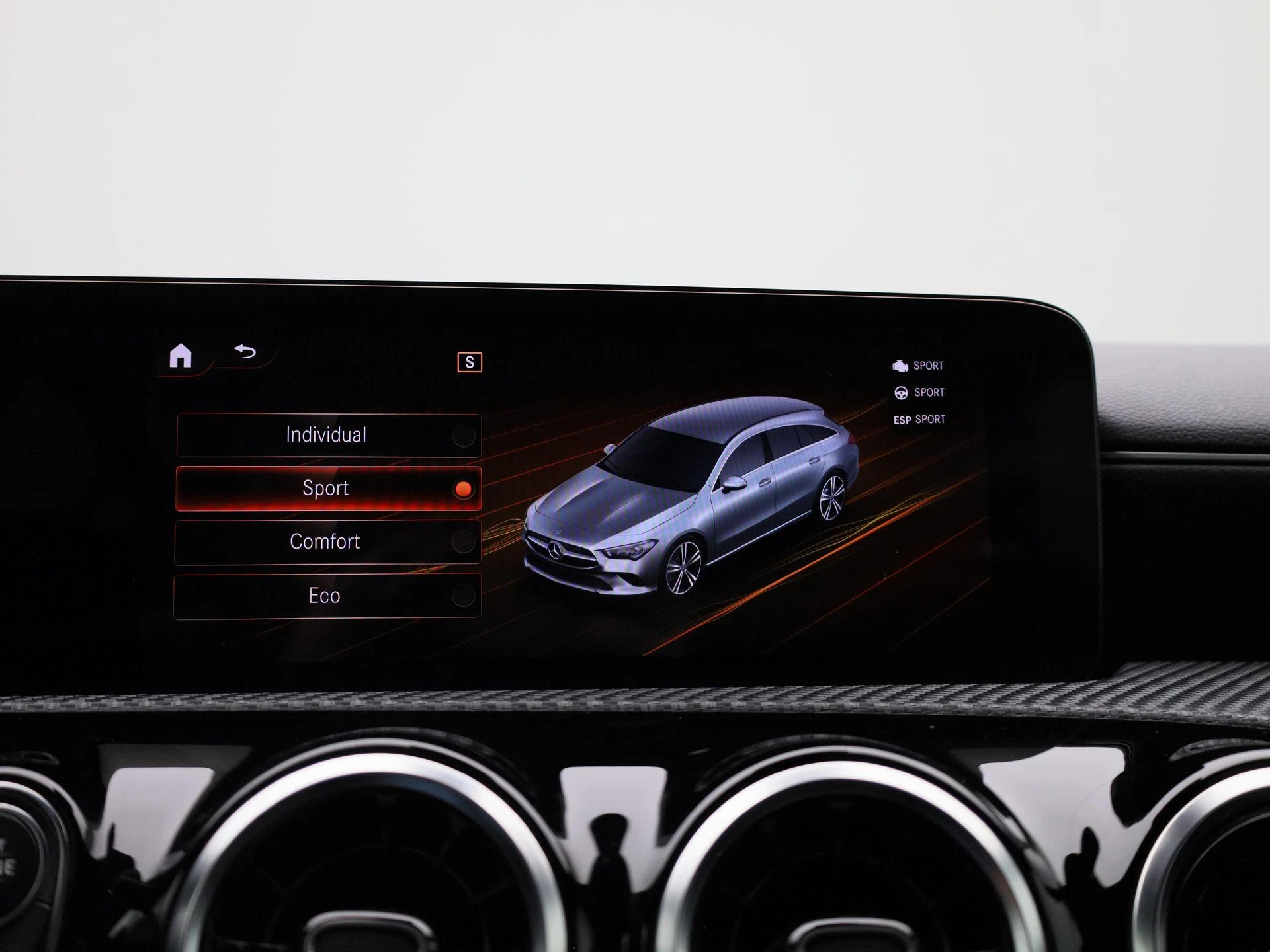 Mercedes-Benz-CLA-image-26