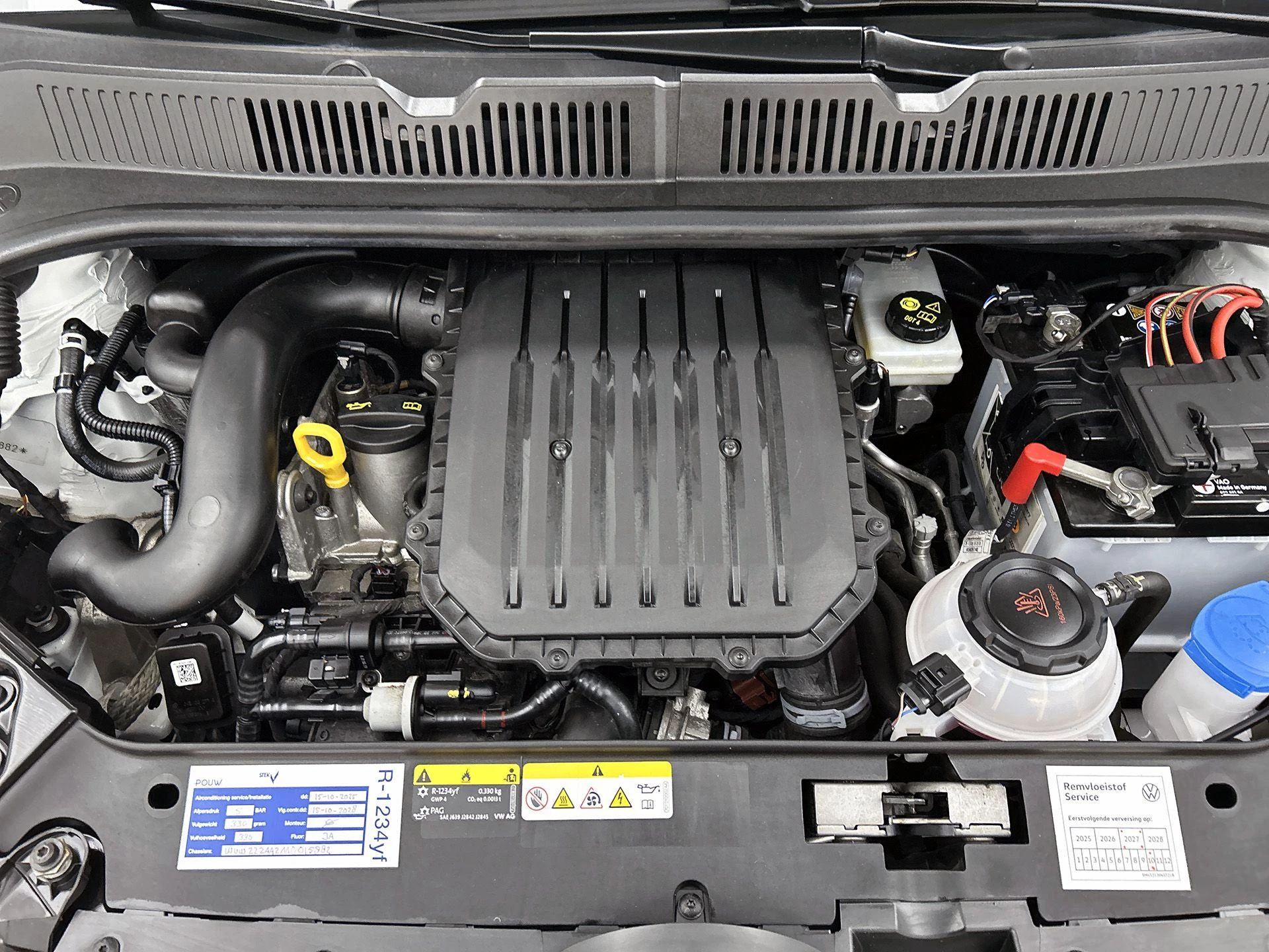 Volkswagen-up!-image-11