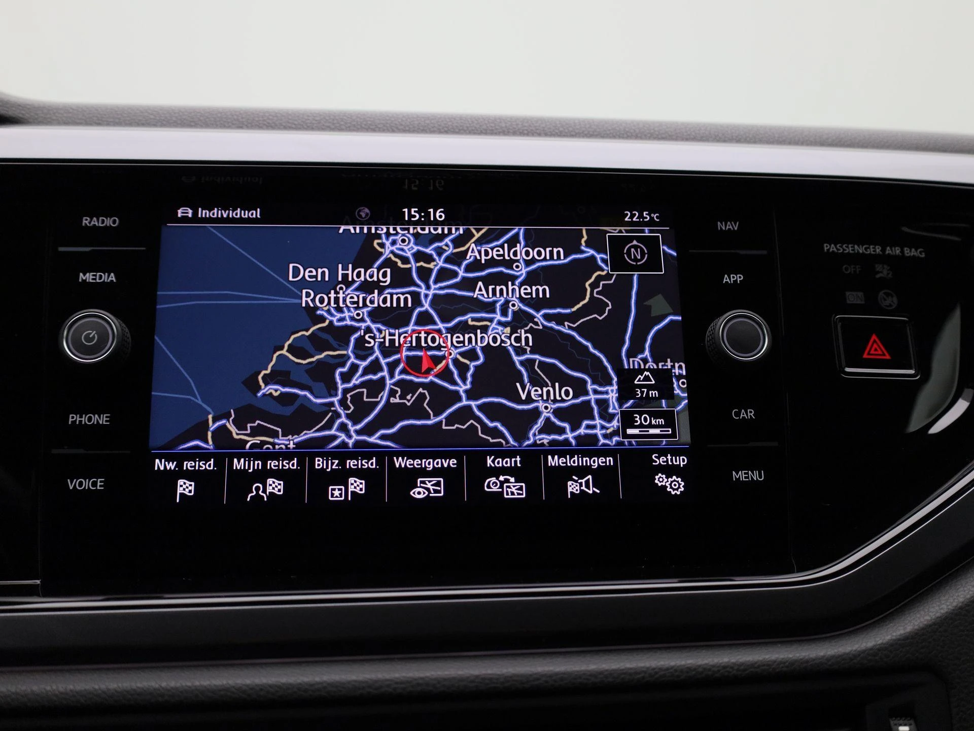 Volkswagen-Polo-image-18
