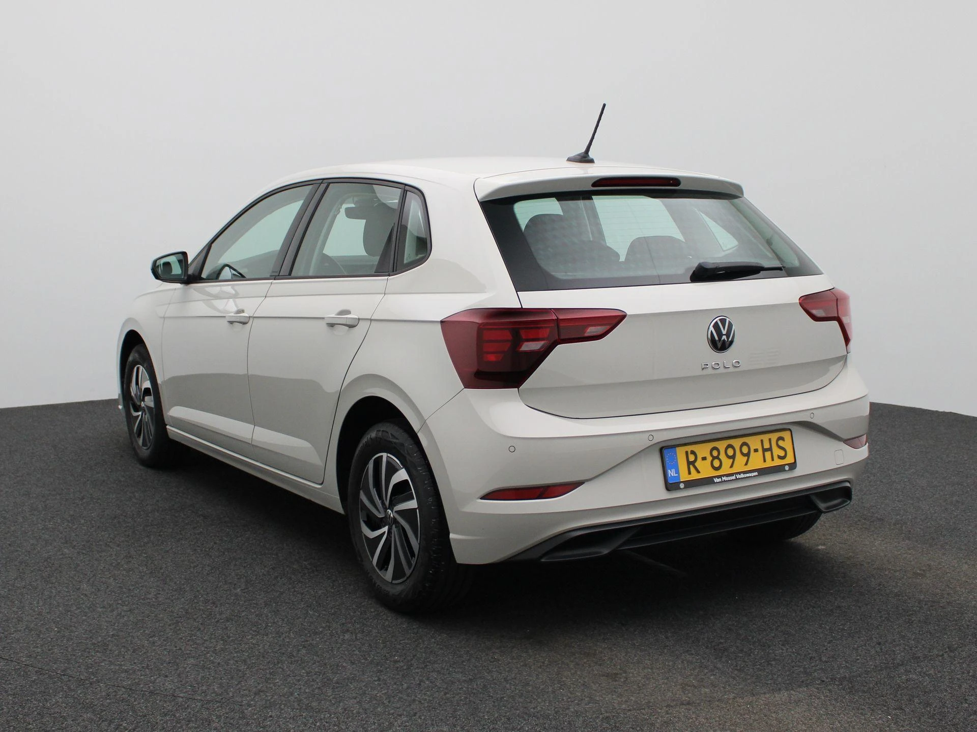 Volkswagen-Polo-image-1