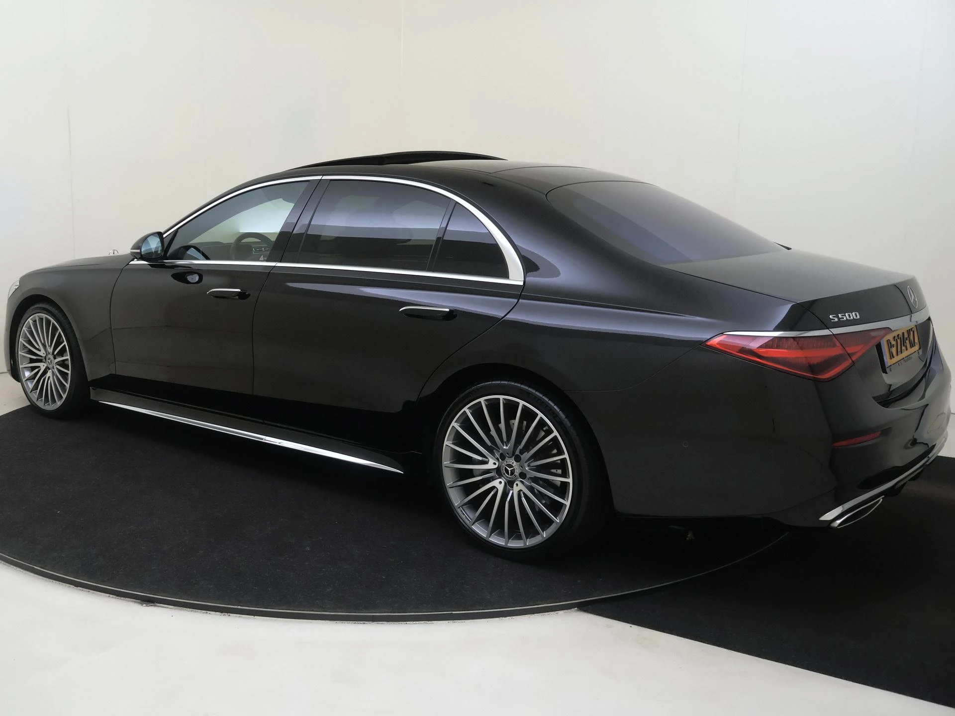 Mercedes-Benz-S-Klasse-image-2