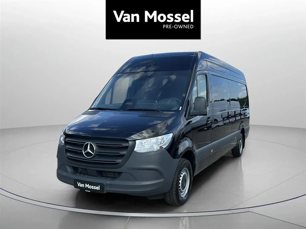 Mercedes-Benz-Sprinter-image-0