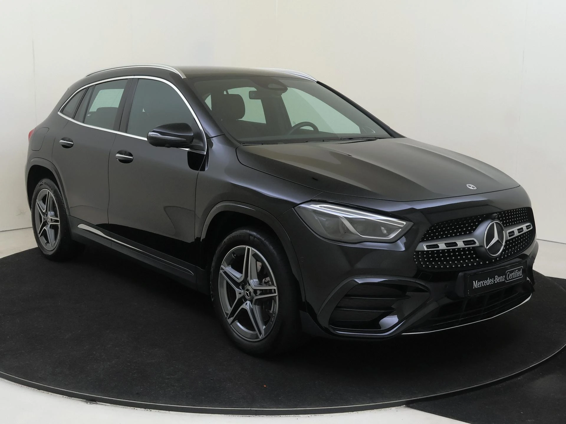 Mercedes-Benz-GLA-image-1