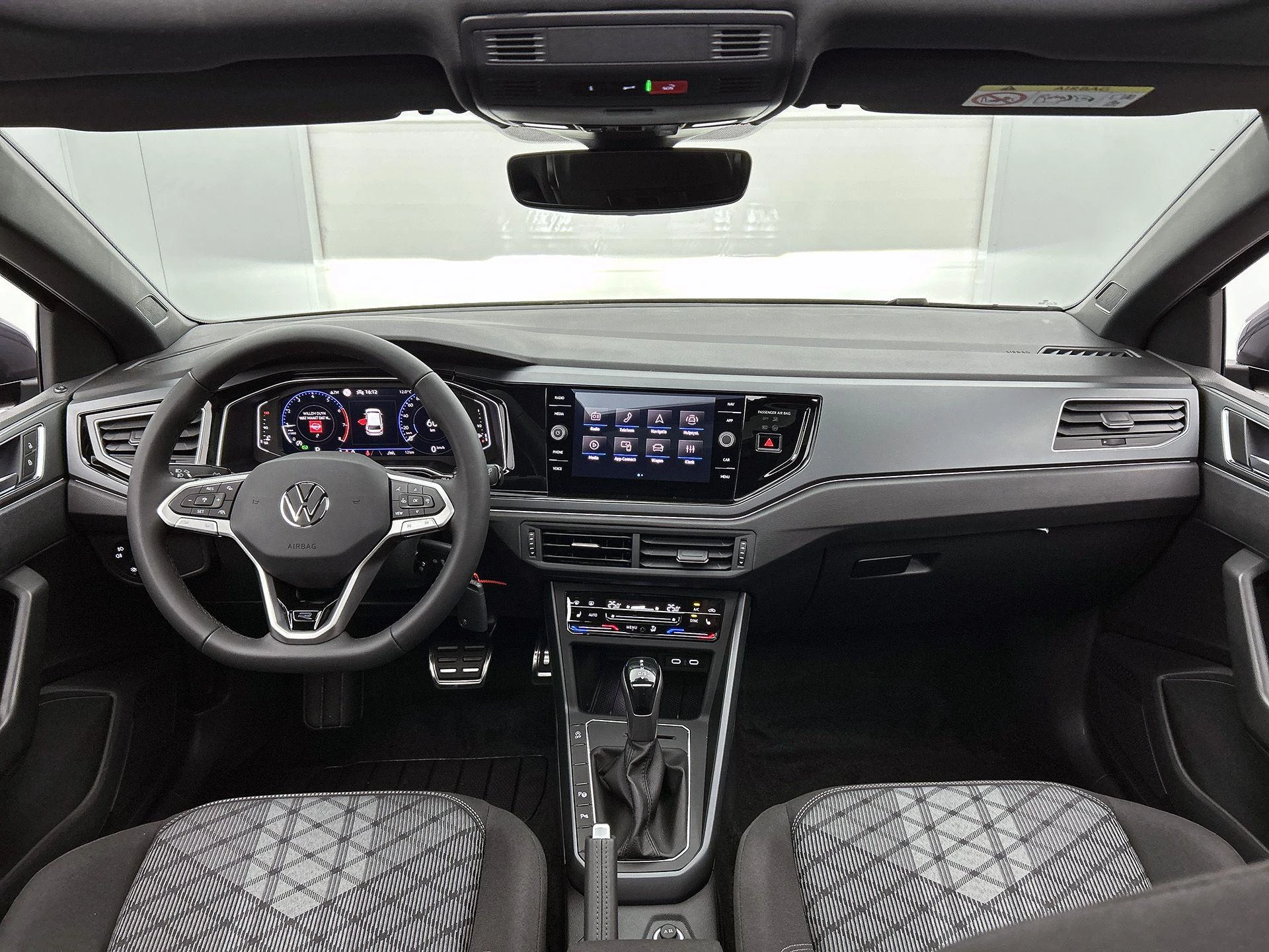 Volkswagen-Polo-image-22