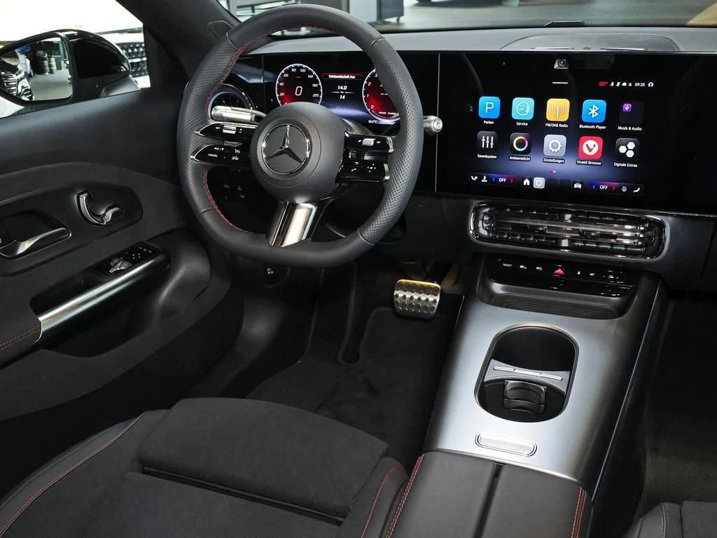Mercedes-Benz-CLA 200-image-10